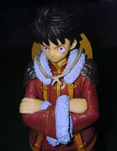 boneco anime grande com suporte para venda