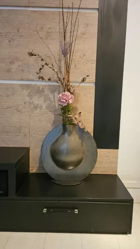  Jarro grande de estanho com flor rosa comprado casashopping com arranjo lindo impecavel 