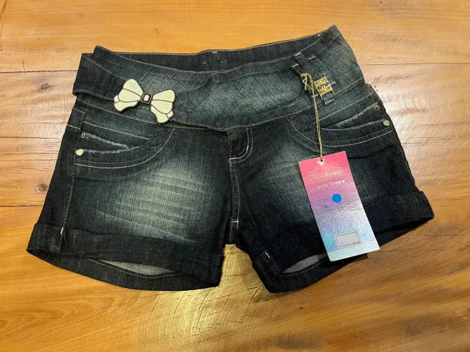 mini shorts jeans lacinho