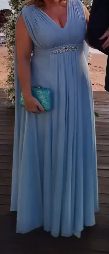Vestido longo de festa azul, ideal para madrinhas de casamento