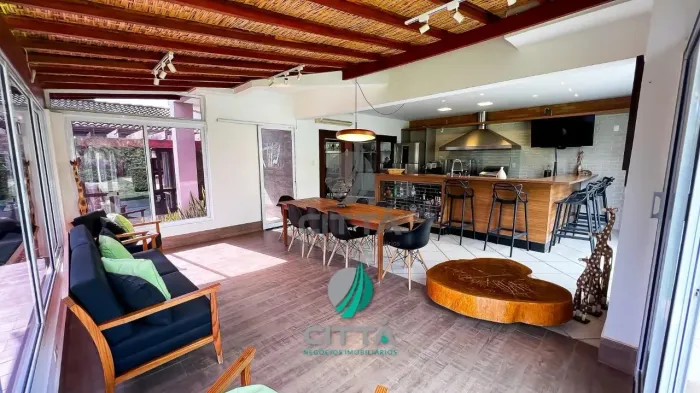 Casa à venda com 3 suítes no Condomínio Estância Paraíso, em Campinas/SP.