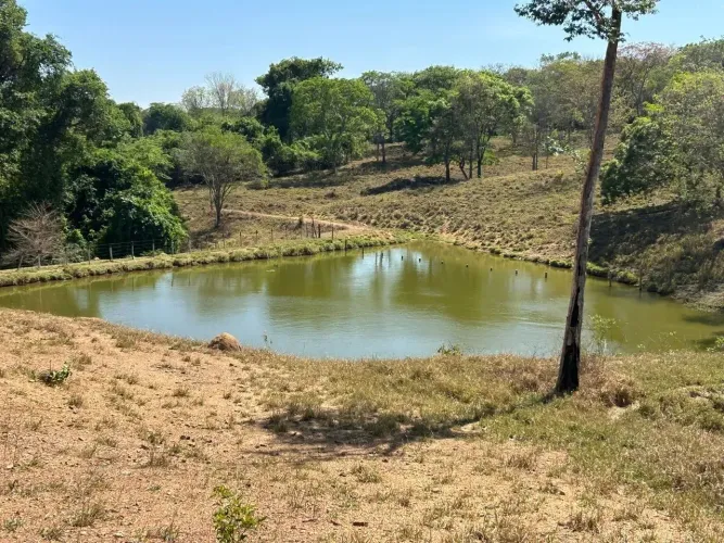 Chácara dentro de Hidrolândia, casa com 3 suítes , represa