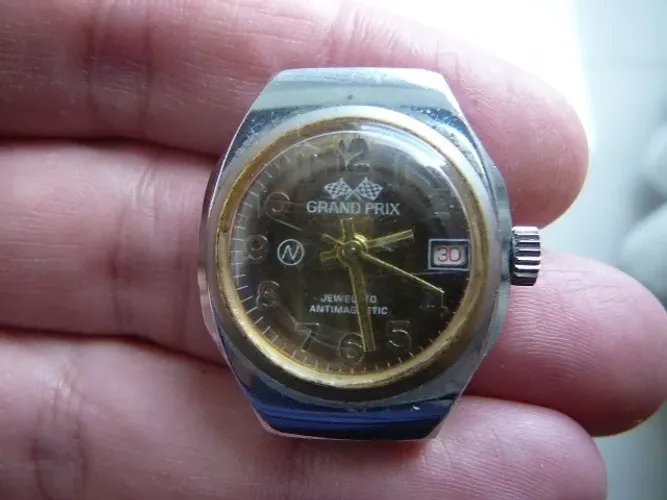 Relógio de pulso Jewlled Grand Prix - Antigo - no estado