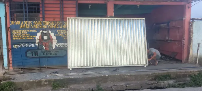 Portão de garagem de chapa galvanizada 2,5x2,10
