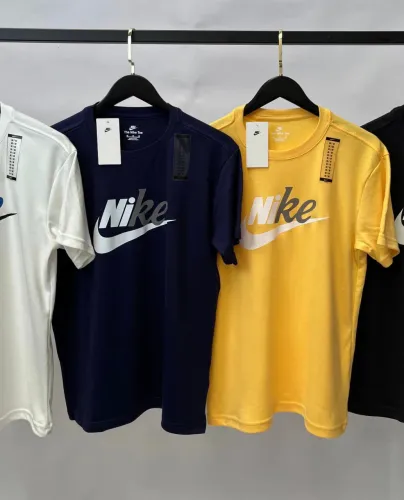 Camisetas Nike - Modelo regular em Suedine 