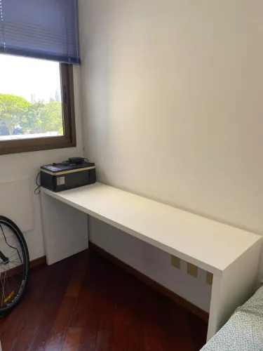 Mesa para escritório branca. 