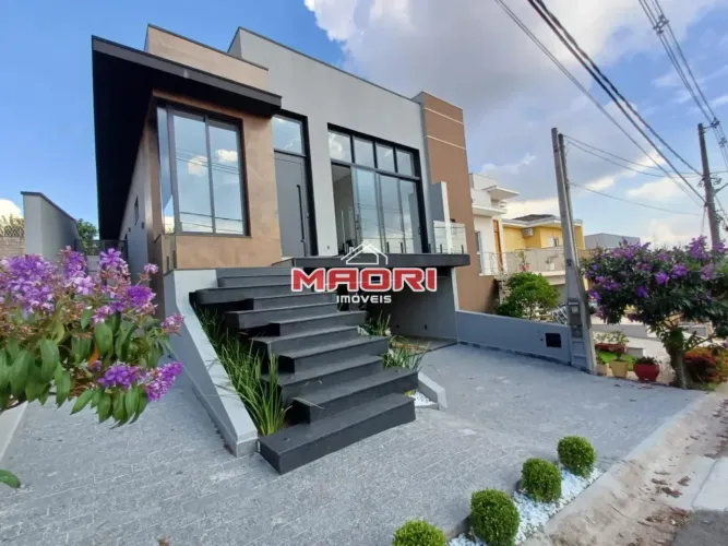 Casa à venda no Condomínio Madre Maria Vilac em Valinhos