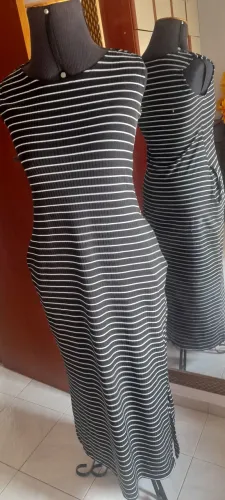 Vestidos Midi Com Bolsos e Fendas Laterais 45 Reais Cada NOVO