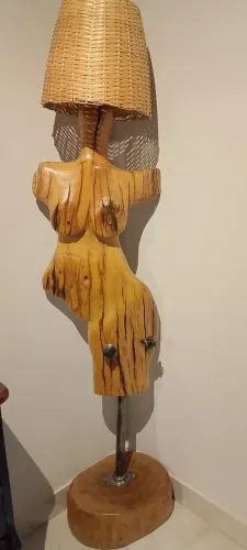 Escultura de madeira 