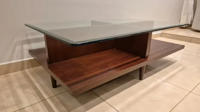 Mesa de centro Nobel - Madeira maciça - 120cm X 70cm