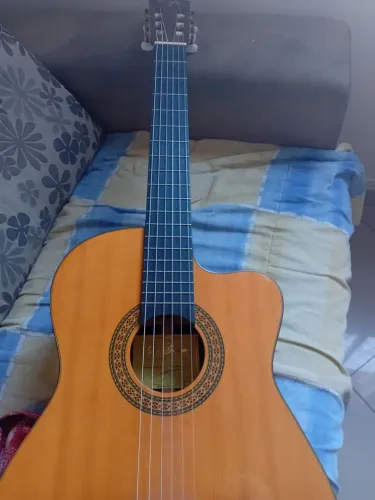 Violão Di Giorgio eletro acústico.