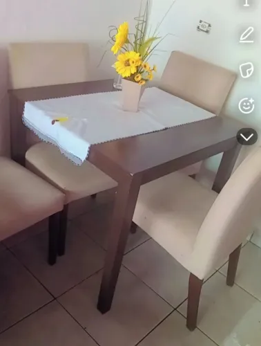 Vendo essa mesa linda de madeira