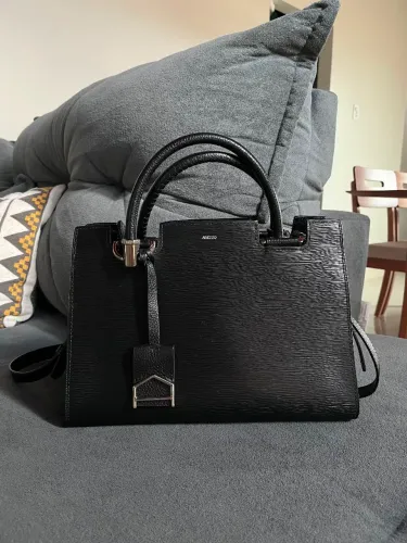 Bolsa grande preta Arezzo