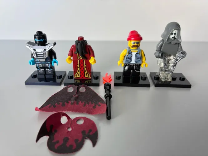 Lote com 4 Minifiguras e Peças LEGO Originais - Séries 11, 12, 14 (Monstros) e 16