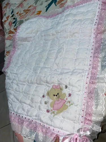 Manta toda bordada a mão 