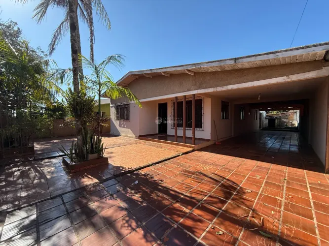 CASA À VENDA NO PIRAPÓ EM APUCARANA.