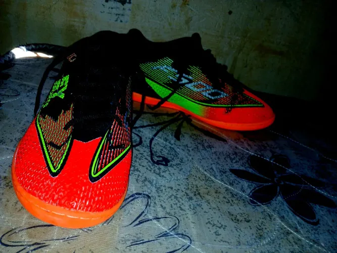 Chuteira Futsal Sports Fastball II Preta/Laranja Tam. 43 - Perfeito Estado