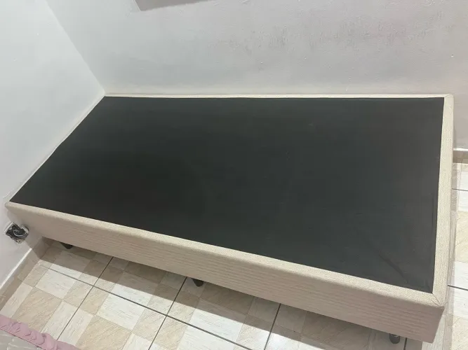Cama de solteiro e colchão