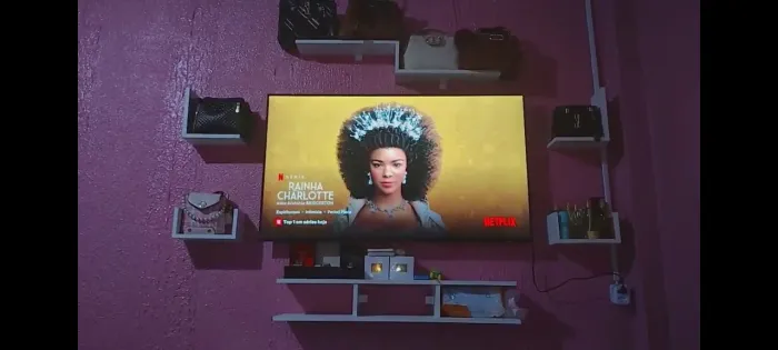 Estou vendendo uma smart TV 4k UHD 50" Samsung interessados podem entrar em contato