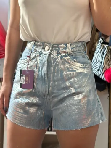 Short jeans metalizado (tamanho 36)