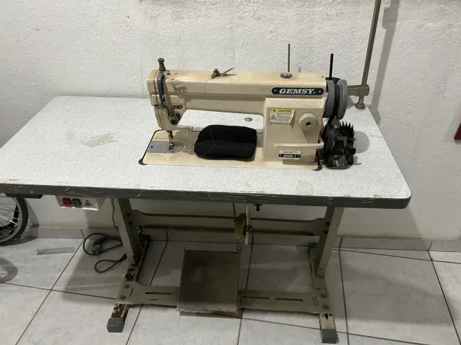 Vendo três Máquinas de costura