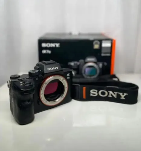 Câmera Sony A7III Nova c/ Nota fiscal - Parcelo até 12x