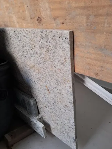 Tampo de mesa granito 1,14 cm x 68 cm