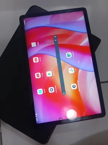Vendo Tablet Motorola 11 polegas em perfeito estado, vai com a capa e carregador.
