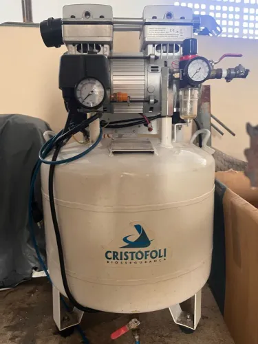 Compressor de Ar Odontológico Cristófoli 38L - 1,12 HP