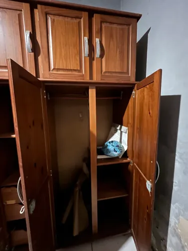 Guarda roupa de madeira