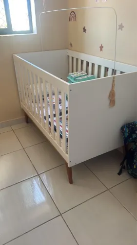 Berço infantil sem uso com colchão 