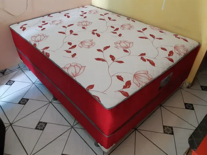 Cama casal com molas