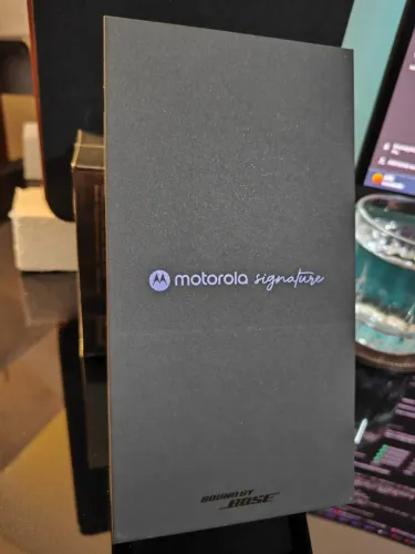 (Lacrado) Smartphone Premium Motorola Signature 5G, 12GB RAM +12 virtual + 512GB, celular