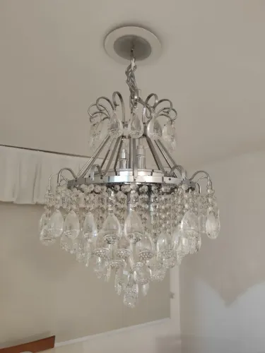 Lindo lustre de teto estilo clássico imperial para transformar o seu ambiente!