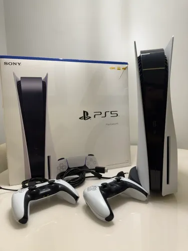 Vendo Play5 com Jogos instalados