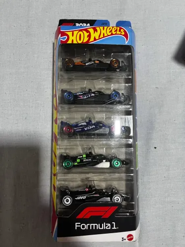 Pack F1 + carrinhos Hotwheels