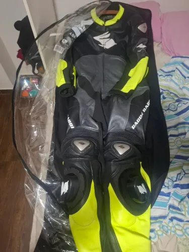 Macacao de moto Racing Rabbit Rash tam 52  novo na embalagem 