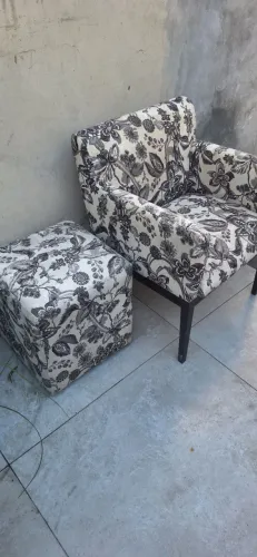 SOFÁ DE UM LUGAR COM PUF