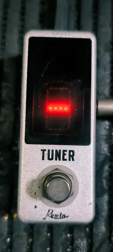 Pedal de afinador cromático rowin tunner funcionando perfeitamente