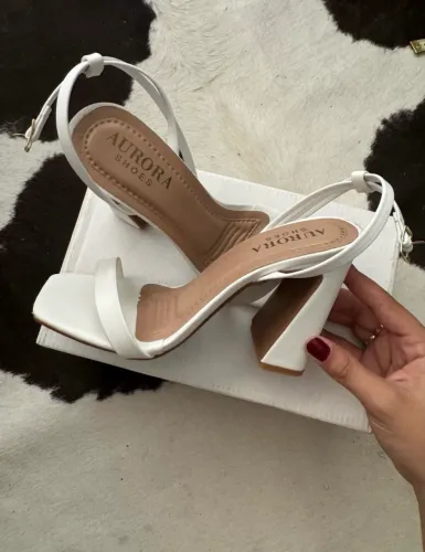 Aurora shoes - sandália branca