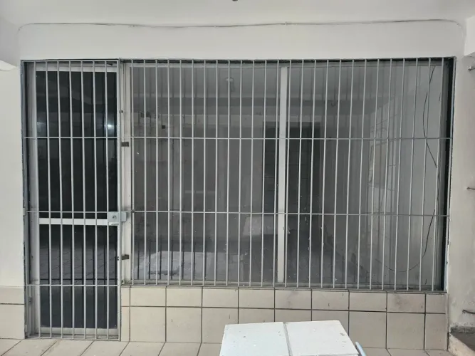 sala comercial com banheiro na avenida governador Carlos de Lima Cavalcante
