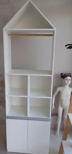Móvel em perfeito estado para loja infantil ou quarto infantil.