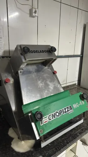 Modeladora de massa Tecnopizza MC-45 para pizzaria