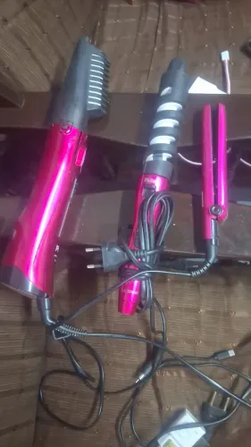Vendo um kit de.chapinha modelador e uma escova secadora