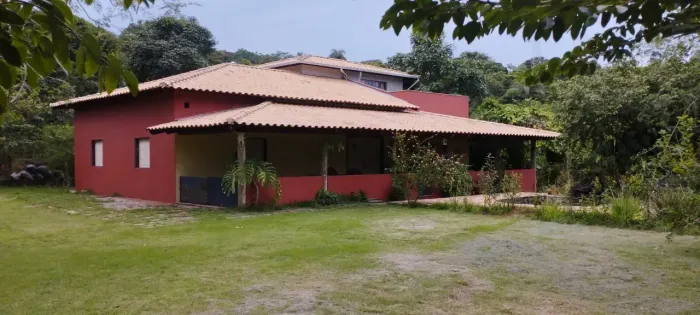 Sitio em Itaguara MG Casa muito Boa nascente e lagoa Oportunidade Fácil Acesso