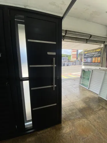PREÇOS EXCLUSIVOS - PORTA DE ALÚMINIO PRETO 2.10X80 C/PUXADOR