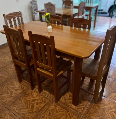 Mesa de jantar Madeira maciça 6lugares de fábrica nova. Entregamos