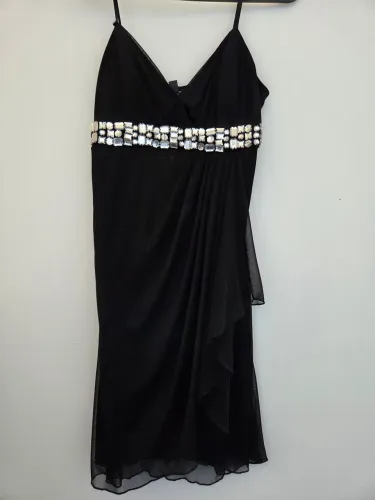 Vestido preto com pedrarias P