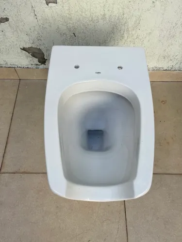 Vaso acessível com abertura Deca e Celite