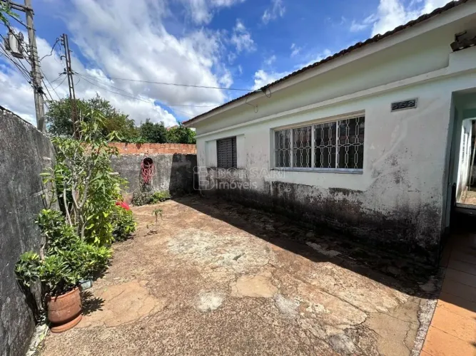 Venda de Casas / Padrão na cidade de Américo Brasiliense